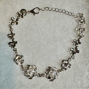 🆕 NWOT  9.25 silver plated roses bracelet